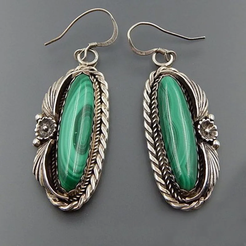 Elegant Oval Green Stone Dangle Earrings For Women Vintage Ethnic Carving Pattern Earrings Trendy 2021 Female Wedding Band Gift
Elegant Oval Green Stone Dangle Earrings For Women Vintage Ethnic Carving Pattern Earrings Trendy 2021 Female Wedding Band Gift