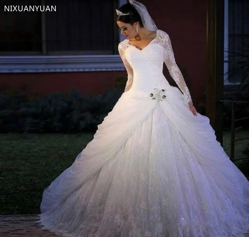 Luxury Ruffles Lace Ball Gown Wedding Dress for Bride 2021 V Neck Illusion Long Sleeves Rhinestones Beaded Pleated Wedding Gowns
Luxury Ruffles Lace Ball Gown Wedding Dress for Bride 2021 V Neck Illusion Long Sleeves Rhinestones Beaded Pleated Wedding Gowns