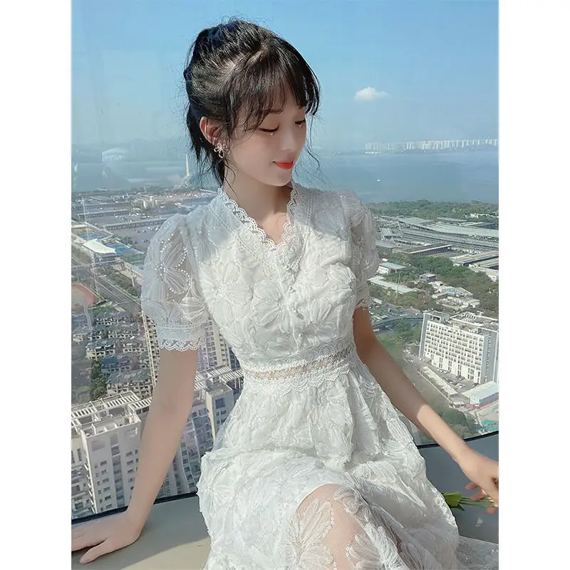 White lace dress women's new summer dress stitching hollow flowers gentle temperament small skirt children summer
White lace dress women's new summer dress stitching hollow flowers gentle temperament small skirt children summer