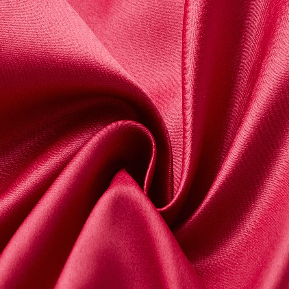 Женское атласное длинное платье с оборками на рукавах розовое красное черное