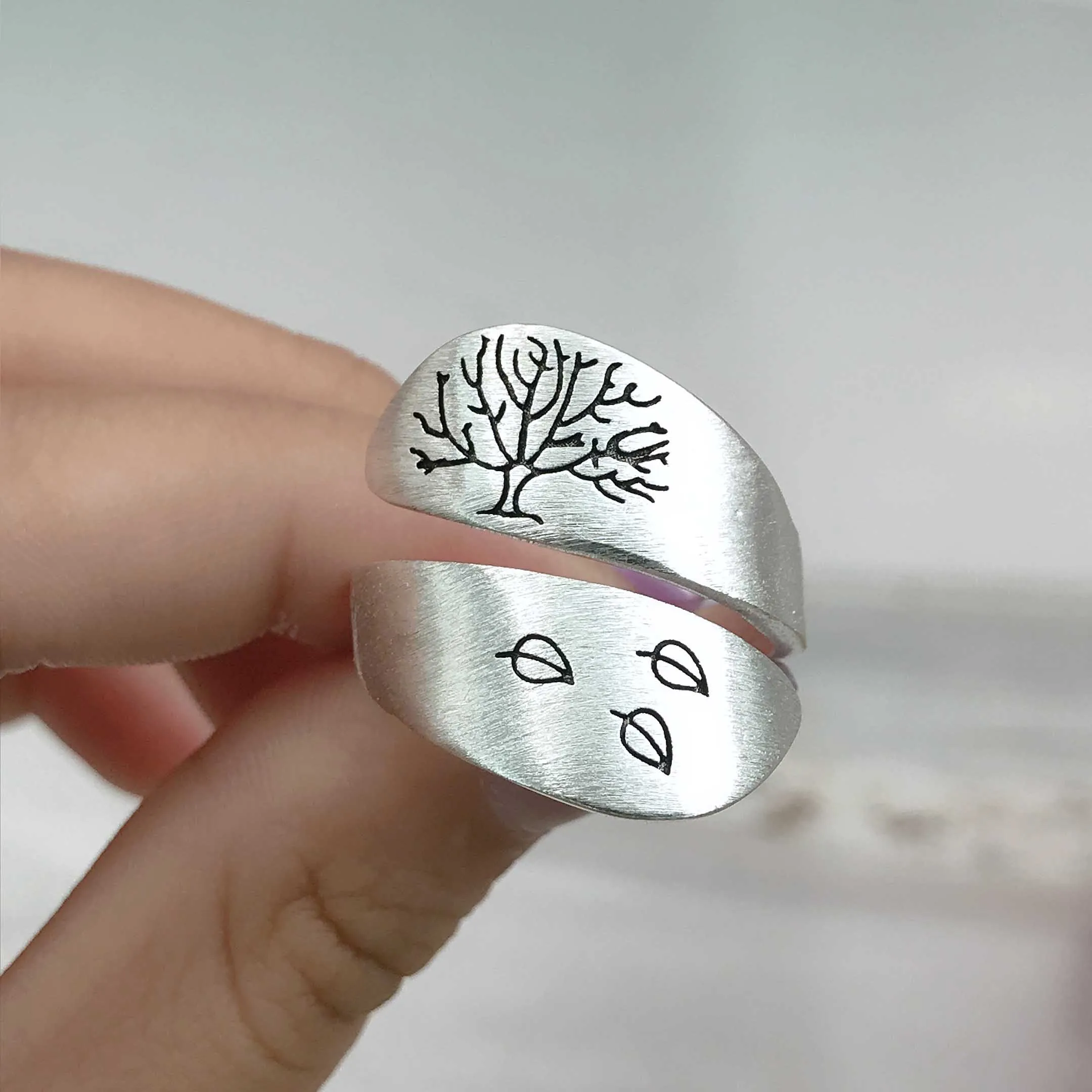 Fashion Open Rings Three Leaves Tree Of Life Dainty Hand Brushed S925 Silvery Jewelry For Women Wedding Party Punk Accessories
Fashion Open Rings Three Leaves Tree Of Life Dainty Hand Brushed S925 Silvery Jewelry For Women Wedding Party Punk Accessories