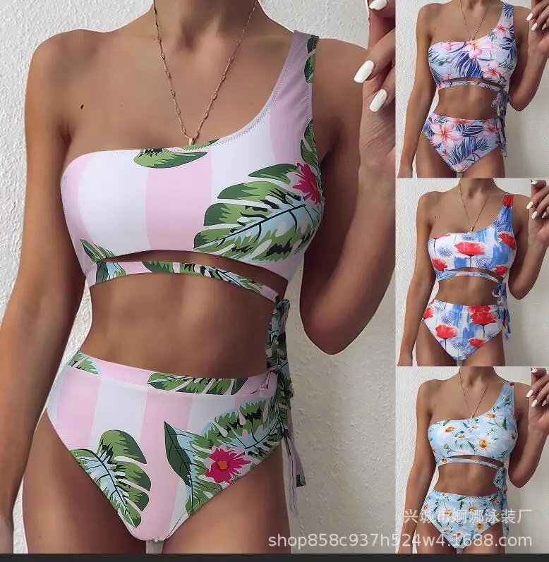 Women One Shoulder Bikini with High Waist Briefs, Tropical Pattern Printing Adjustable Belt Summer Clothes
Women One Shoulder Bikini with High Waist Briefs, Tropical Pattern Printing Adjustable Belt Summer Clothes