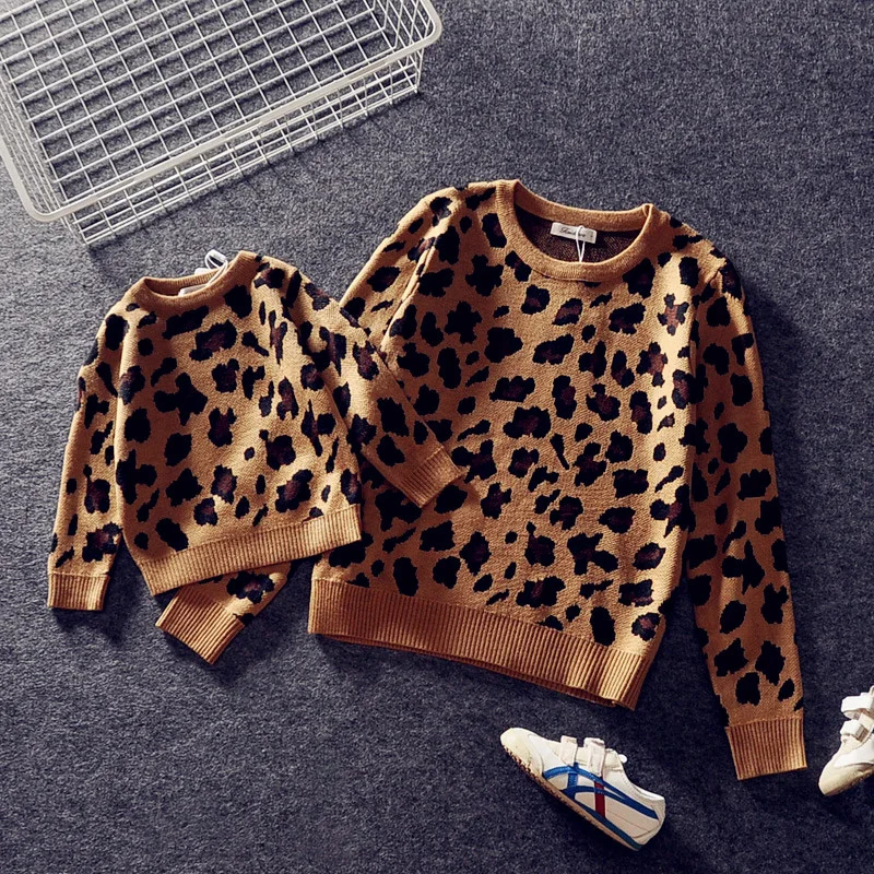 Parent-child Outfits Family Look Leopard Sweaters Family Matching Clothes Mother Daughter Son Baby Boys Girls Warm Winter Coats
Parent-child Outfits Family Look Leopard Sweaters Family Matching Clothes Mother Daughter Son Baby Boys Girls Warm Winter Coats