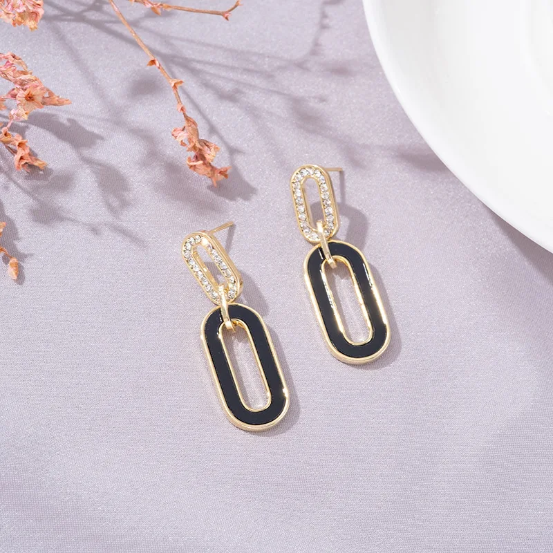 2021 New Trendy Acrylic Geometric Zircon Long Section Simple Temperament Women's Fashion Age-reducing And Generous Earrings
2021 New Trendy Acrylic Geometric Zircon Long Section Simple Temperament Women's Fashion Age-reducing And Generous Earrings