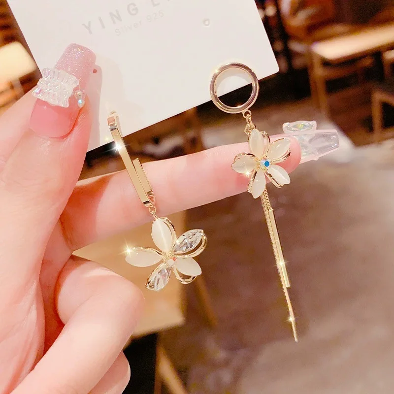 2021 New Asymmetric Ophalite Flower Tassel Earrings Korean Fashion Earrings For Women Creative Birthday Praty Gift Jewelry
2021 New Asymmetric Ophalite Flower Tassel Earrings Korean Fashion Earrings For Women Creative Birthday Praty Gift Jewelry