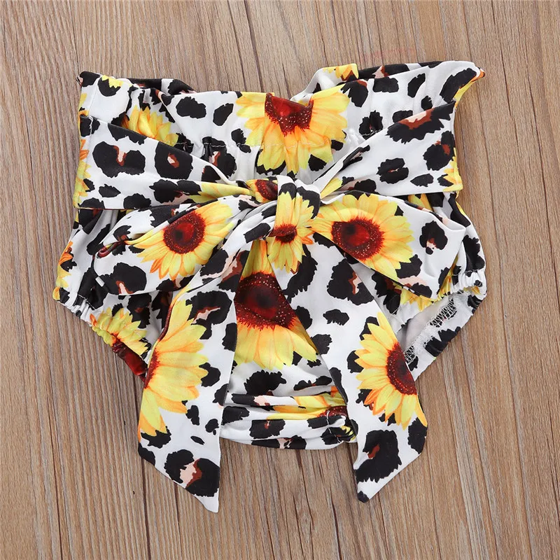 3Pcs Newborn Baby Girls Summer Clothes Short Sleeve Letter Printed Romper Tops+Ruffles Sunflower Printed Shorts Headband Outfits 
3Pcs Newborn Baby Girls Summer Clothes Short Sleeve Letter Printed Romper Tops+Ruffles Sunflower Printed Shorts Headband Outfits