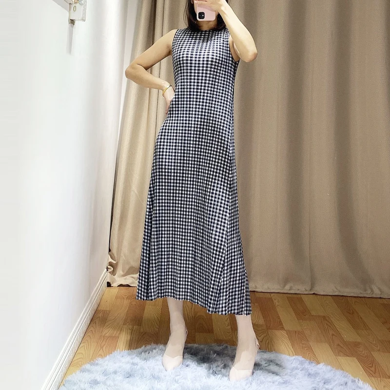 Changpleat 2020 летние новые женские платья miяка плиссированные модные дизайнерские клетчатые тонкие платья без рукавов с О-образным вырезом и эластичной талией D9
Changpleat 2020 летние новые женские платья miяка плиссированные модные дизайнерские клетчатые тонкие платья без рукавов с О-образным вырезом и эластичной талией D9