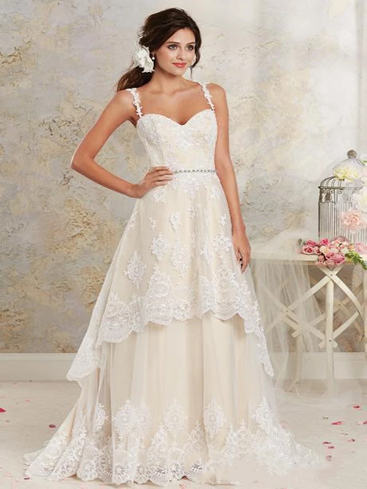 2021 Cheap Beach High Low Wedding Dresses with Detachable Train Spaghetti Straps Lace Appliqued Overskirt Bridal Gowns
2021 Cheap Beach High Low Wedding Dresses with Detachable Train Spaghetti Straps Lace Appliqued Overskirt Bridal Gowns