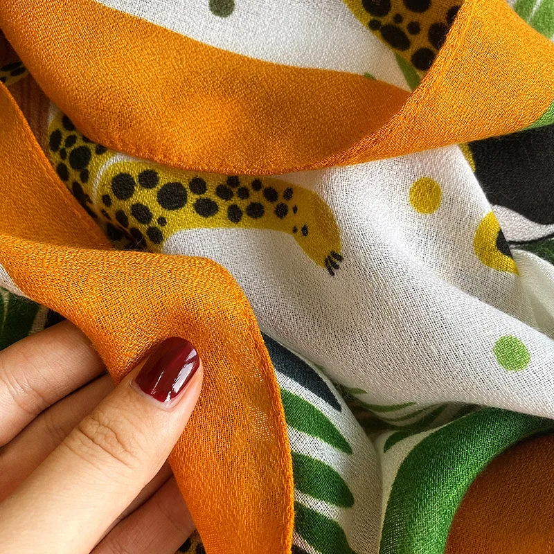2020 Design Animal Leopard Cotton Feeling Hijab Scarf for Women Pashmina Shawls Wraps Head Scarves Muslim Foulard Bandana
2020 Design Animal Leopard Cotton Feeling Hijab Scarf for Women Pashmina Shawls Wraps Head Scarves Muslim Foulard Bandana