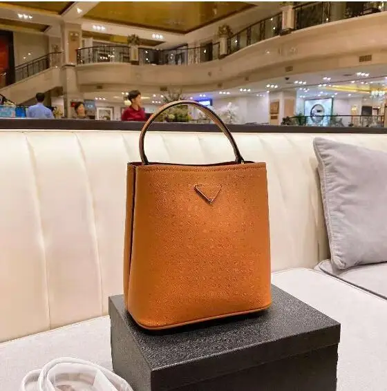 2021brand Designers Handbag Luxurys handbags High Quality Ladies Shoulder Bags women messenger bag leather fashion Bucket bag Cr
2021brand Designers Handbag Luxurys handbags High Quality Ladies Shoulder Bags women messenger bag leather fashion Bucket bag Cr