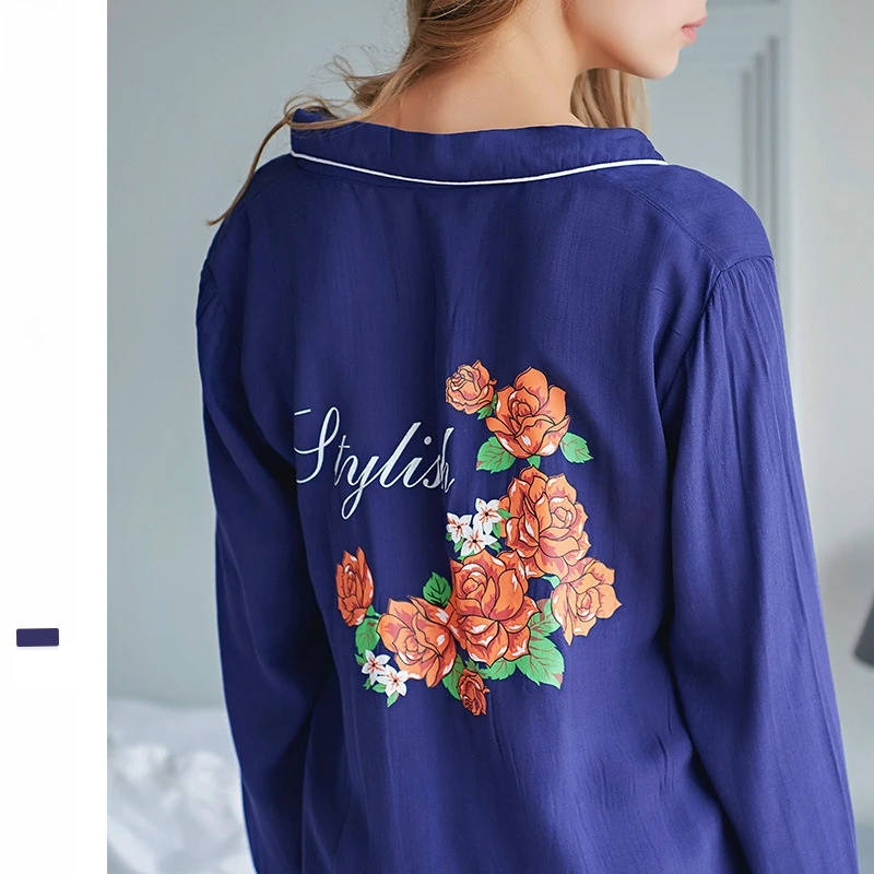 Simple Rose Decoration Ladies Tencel Cotton Long-sleeved Mid-length Home Nightdress Blue Color Cardigan Nighty for Ladies
Simple Rose Decoration Ladies Tencel Cotton Long-sleeved Mid-length Home Nightdress Blue Color Cardigan Nighty for Ladies
