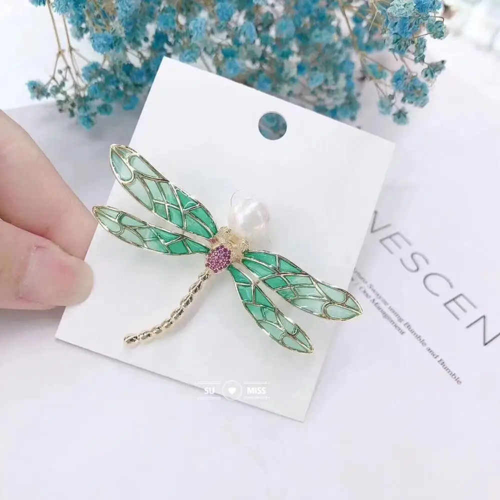 Женская брошь в форме стрекозы, большая эмалированная брошь в форме насекомого, инкрустированная Фианитами, в винтажном стиле, ювелирное ук...
Женская брошь в форме стрекозы, большая эмалированная брошь в форме насекомого, инкрустированная Фианитами, в винтажном стиле, ювелирное ук...