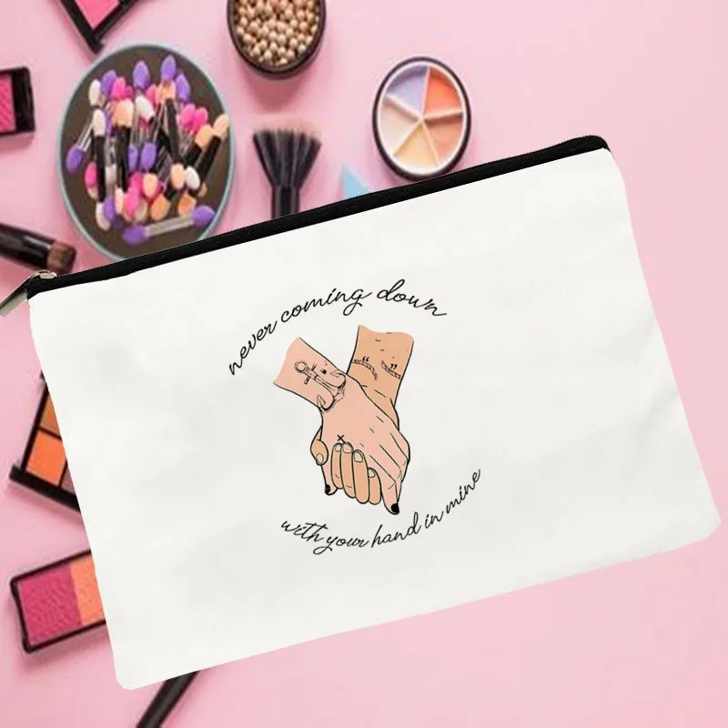 Women hand in hand Printed Make up bag Fashion Women Cosmetics Organizer Bag for Travel Colorful Storage Bag for Lady Bag
Women hand in hand Printed Make up bag Fashion Women Cosmetics Organizer Bag for Travel Colorful Storage Bag for Lady Bag