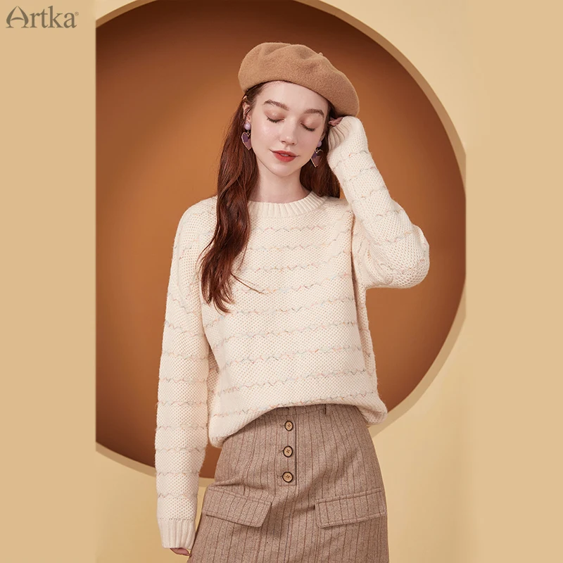 ARTKA 2020 Осень Зима Новый женский свитер элегантный полосатый вязаный свитер свободный мягкий теплый пуловер с круглым вырезом свитера YB25205Q
ARTKA 2020 Осень Зима Новый женский свитер элегантный полосатый вязаный свитер свободный мягкий теплый пуловер с круглым вырезом свитера YB25205Q