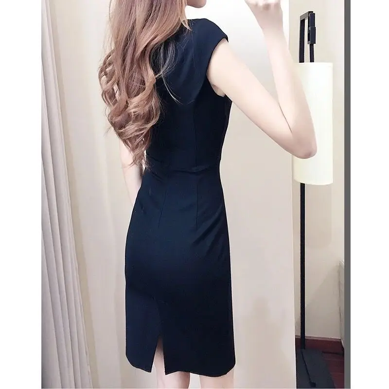 QRWR Women Dress 2021 Fashion Korean V Neck Close Mini Dress Elegant Sexy A Line Solid Sleeveless Summer Dress For Women M-3XL
QRWR Women Dress 2021 Fashion Korean V Neck Close Mini Dress Elegant Sexy A Line Solid Sleeveless Summer Dress For Women M-3XL
