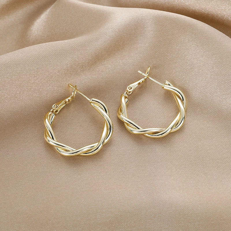 YAONUAN Trendy Minimalist Intertwined Twisted Metal Alloy Gold Plated Hoop Earrings For Women Party Fashion Jewelry Accessories
YAONUAN Trendy Minimalist Intertwined Twisted Metal Alloy Gold Plated Hoop Earrings For Women Party Fashion Jewelry Accessories