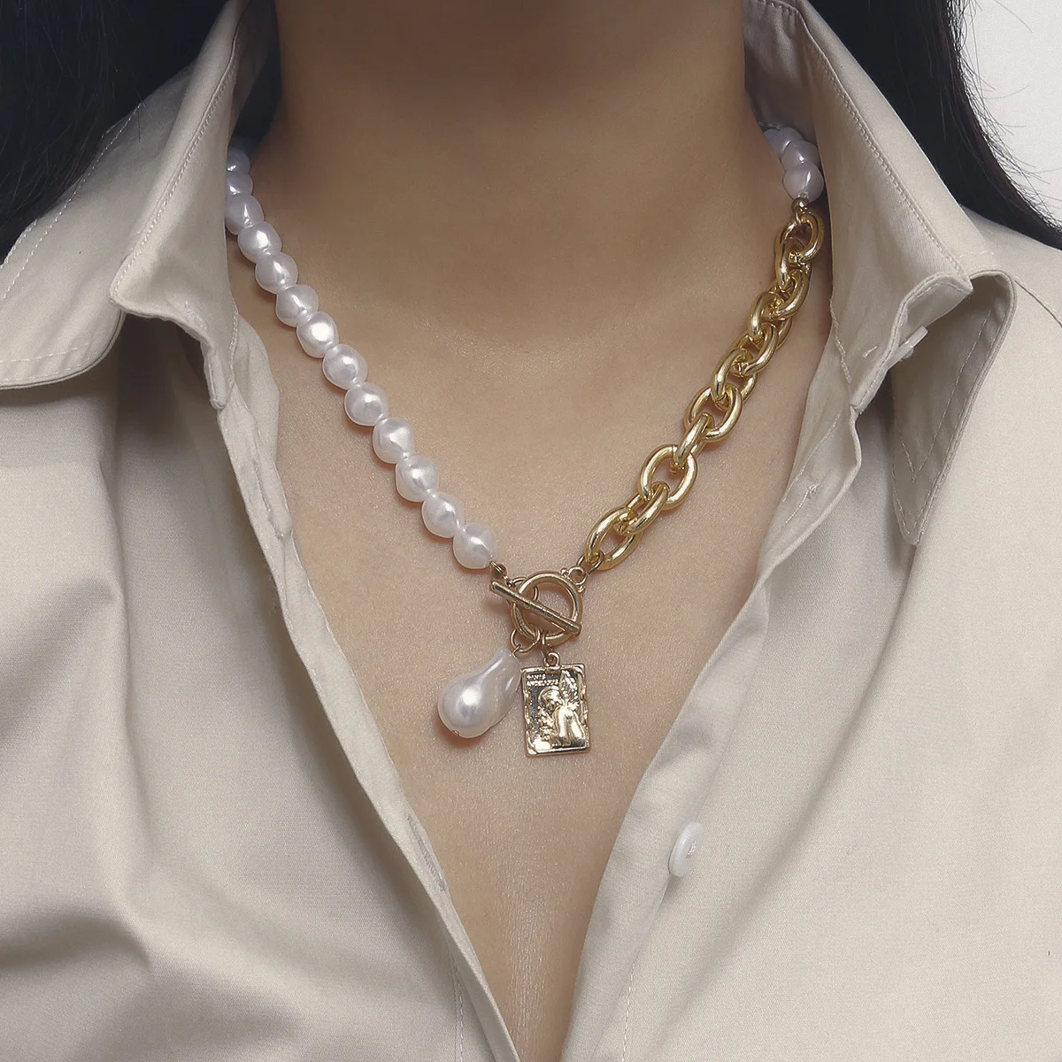 Temperament special-shaped pearl chain splicing necklace simple angel pendant monolingual necklace female
Temperament special-shaped pearl chain splicing necklace simple angel pendant monolingual necklace female