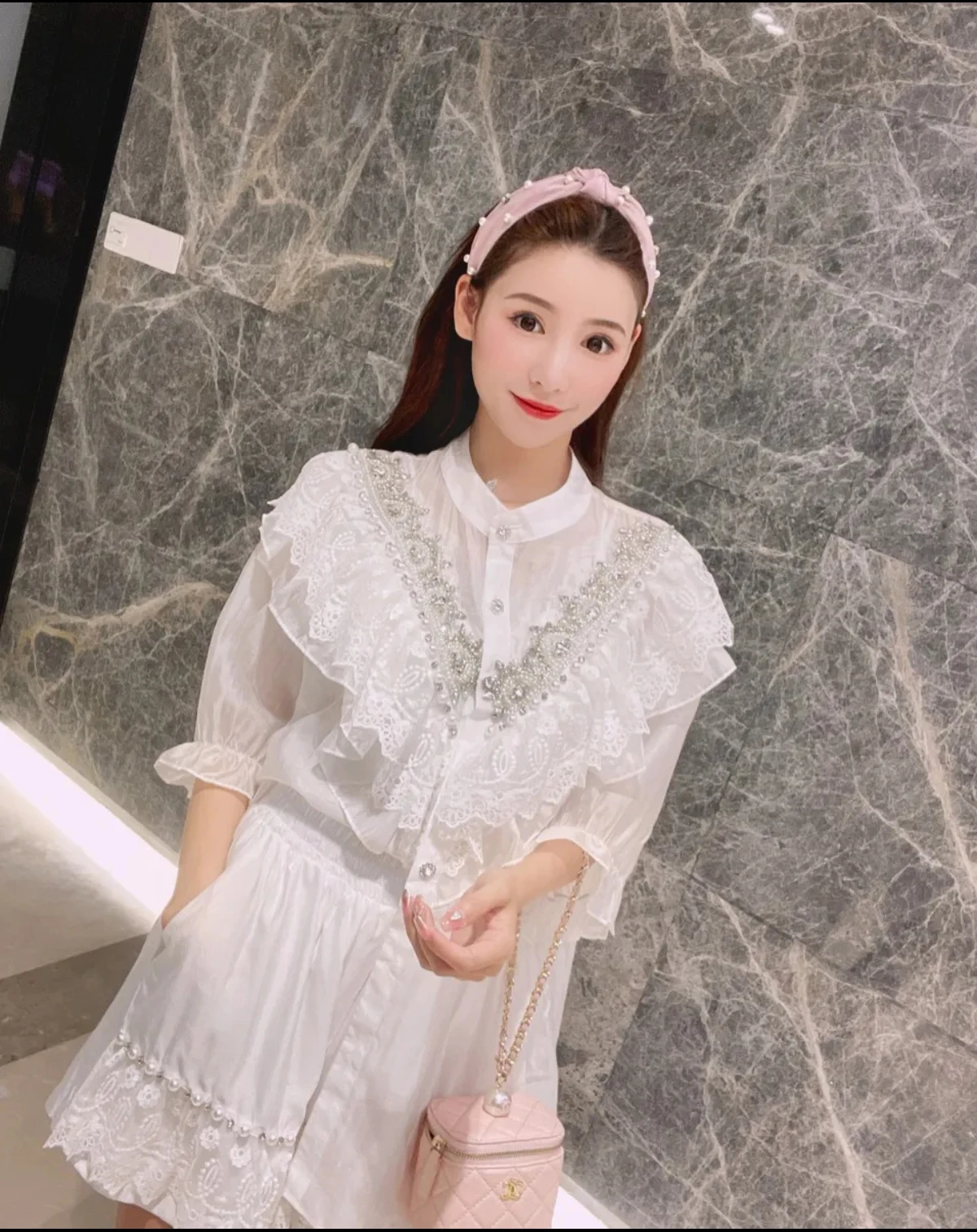 2021 Summer Women New European Beads Ruffled Mid-Length Shirt Ladies Fashion Solid Wide Leg Shorts Sweet Western Two-Piece Suit
2021 Summer Women New European Beads Ruffled Mid-Length Shirt Ladies Fashion Solid Wide Leg Shorts Sweet Western Two-Piece Suit