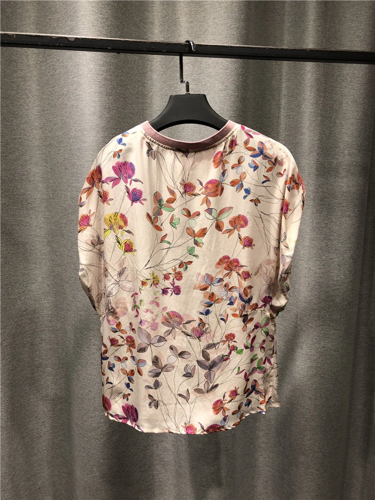Woman Tshirts 2021 New Summer Products Fashion Pure Silk Round Neck Sleeveless Pullover Full Body Flower Pattern Decoration
Woman Tshirts 2021 New Summer Products Fashion Pure Silk Round Neck Sleeveless Pullover Full Body Flower Pattern Decoration