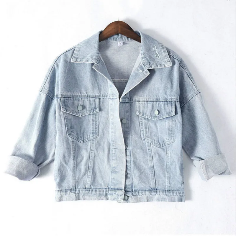New 2021 Vintage Letter Embroidery Plus Size Washed Light Blue Denim Jacket Autumn Korean Women Casual Cowboy Coat Ropa De Mujer
New 2021 Vintage Letter Embroidery Plus Size Washed Light Blue Denim Jacket Autumn Korean Women Casual Cowboy Coat Ropa De Mujer