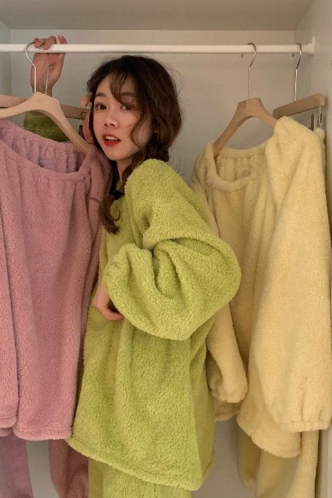 Coral fleece pajamas set new autumn and winter women's sweet cute pajamas pants plus velvet padded home wear two-piece set
Coral fleece pajamas set new autumn and winter women's sweet cute pajamas pants plus velvet padded home wear two-piece set