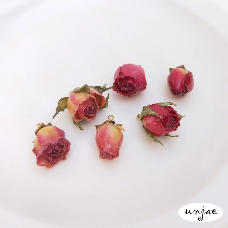 Customized natural rose immortal flower drop glue dry flower pendant DIY handmade jewelry necklace earring pendant accessories
Customized natural rose immortal flower drop glue dry flower pendant DIY handmade jewelry necklace earring pendant accessories