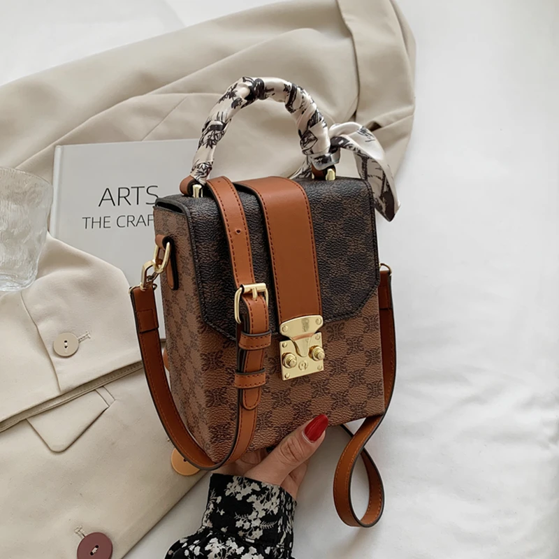Unusual Design Vertical Box Ribbon Hand Bags For Women Luxury Brand Fashion Flower Printing Small Shoulder Crossbody Bags 2021
Unusual Design Vertical Box Ribbon Hand Bags For Women Luxury Brand Fashion Flower Printing Small Shoulder Crossbody Bags 2021