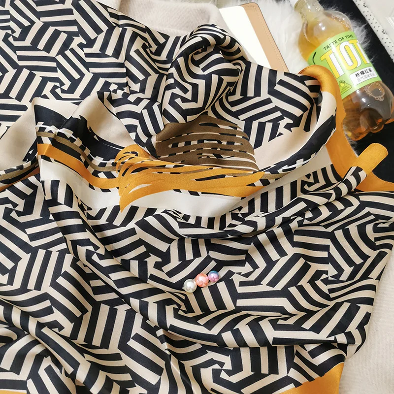 2021 Spring New 70*70cm Simulation Silk Scarf Women's Geometric Printing Small Square Handband Decorate Scarf
2021 Spring New 70*70cm Simulation Silk Scarf Women's Geometric Printing Small Square Handband Decorate Scarf