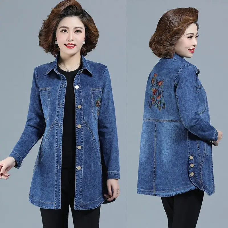 2023 Spring Autumn New Female Denim Jacket Embroidered Flowers Mid-Length Jean Outwear Women's Single-Breasted Slim Trench Coats
2023 Spring Autumn New Female Denim Jacket Embroidered Flowers Mid-Length Jean Outwear Women's Single-Breasted Slim Trench Coats