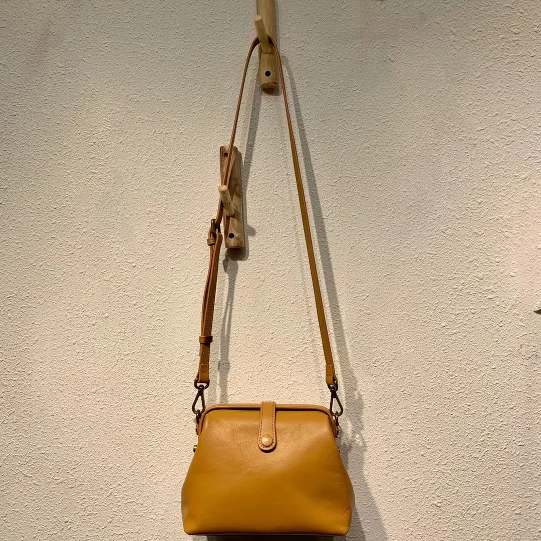 Women Hourglass Bag New Top Handle Luxury Designer High Quality Vegetable Tanned Leather Handbag 2021 Women's bag 2021
Women Hourglass Bag New Top Handle Luxury Designer High Quality Vegetable Tanned Leather Handbag 2021 Women's bag 2021
