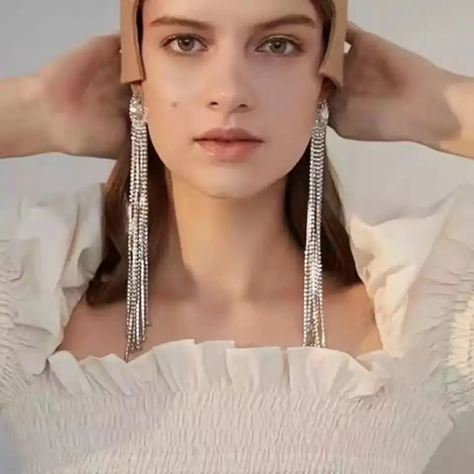 New Fashion Long Tassel Full Rhinestone Drop Earrings for Women Ovsize Crystal Dangle Earrings Trend Jewelry Accessories
New Fashion Long Tassel Full Rhinestone Drop Earrings for Women Ovsize Crystal Dangle Earrings Trend Jewelry Accessories