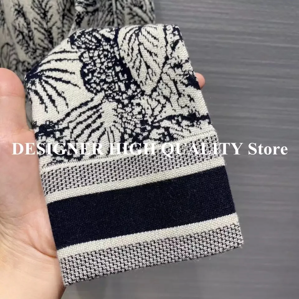 Novelty Coconut Jacquard Knitted Cardigans Women 64% Cashmere and 36% Wool Blends Zipper-up Sweater Jacket
Novelty Coconut Jacquard Knitted Cardigans Women 64% Cashmere and 36% Wool Blends Zipper-up Sweater Jacket