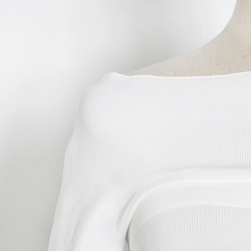 TWOTWINSTYLE Black Slim Hollow Out Tops For Women Slash Neck Long Sleeve Sexy Short Top Female Fashion New Clothing 2021 Tide
TWOTWINSTYLE Black Slim Hollow Out Tops For Women Slash Neck Long Sleeve Sexy Short Top Female Fashion New Clothing 2021 Tide