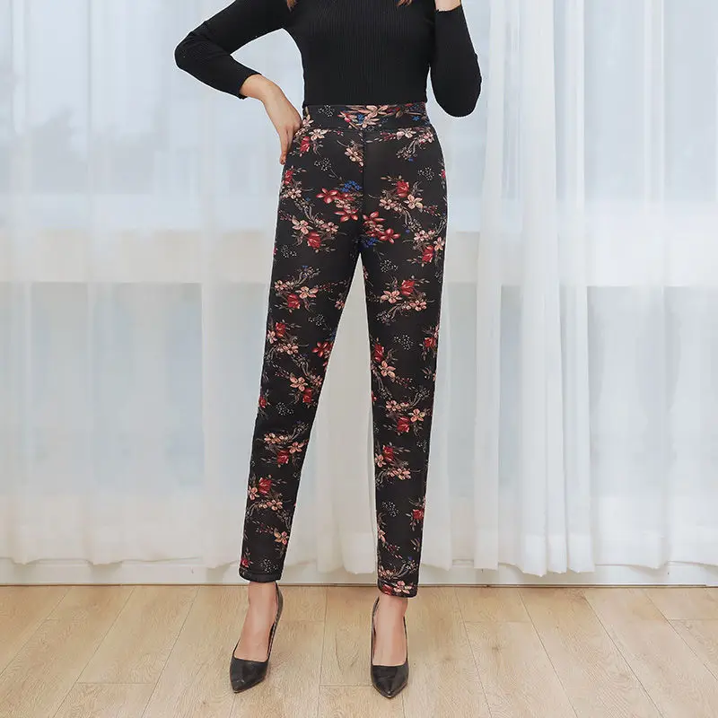 2021 Women Autumn Winter Middle Age Plus Thick Velvet Leggings Female High Elastic Waist Print Trouser Lady Loose Warm Pant K581
2021 Women Autumn Winter Middle Age Plus Thick Velvet Leggings Female High Elastic Waist Print Trouser Lady Loose Warm Pant K581