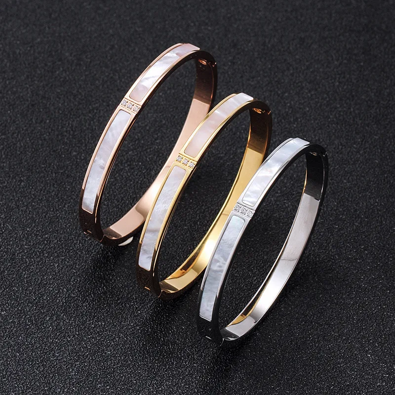 Fashion classic design light luxury exquisite bracelet H girl's favorite birthday gift support wholesale send cloth bag
Fashion classic design light luxury exquisite bracelet H girl's favorite birthday gift support wholesale send cloth bag