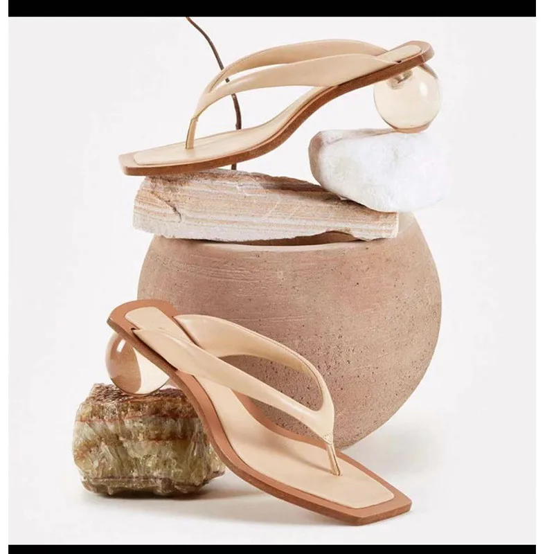 2021 Summer Luxury Women Designer Crystal Clear High Heels Slides Mules Flip Flop Strange Round Heels Transparent Slippers Shoes
2021 Summer Luxury Women Designer Crystal Clear High Heels Slides Mules Flip Flop Strange Round Heels Transparent Slippers Shoes