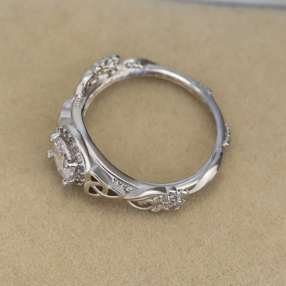 New 2021 New fashion classic four-claw zircon ring European and American elegant palace engraved goddess ring
New 2021 New fashion classic four-claw zircon ring European and American elegant palace engraved goddess ring
