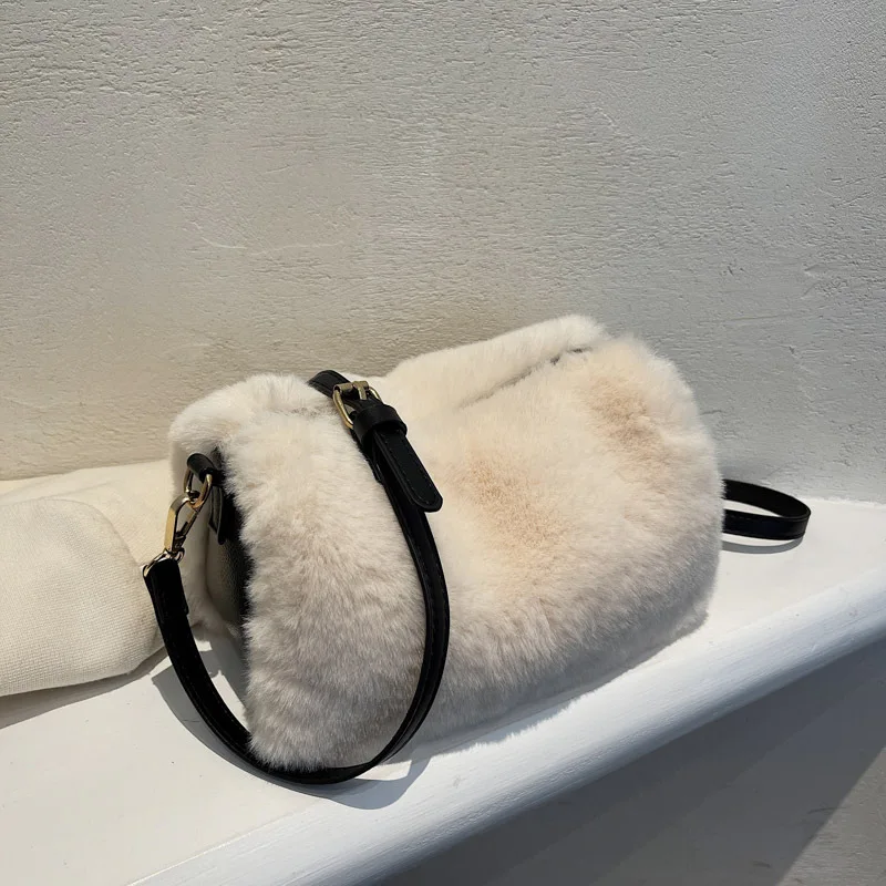 Luxury Women's Soft Winter 2021 New Artificial Plush Fur Bag Simple Autumn and Winter Shoulder Bag Fluffy Texture Messenger Bag
Luxury Women's Soft Winter 2021 New Artificial Plush Fur Bag Simple Autumn and Winter Shoulder Bag Fluffy Texture Messenger Bag