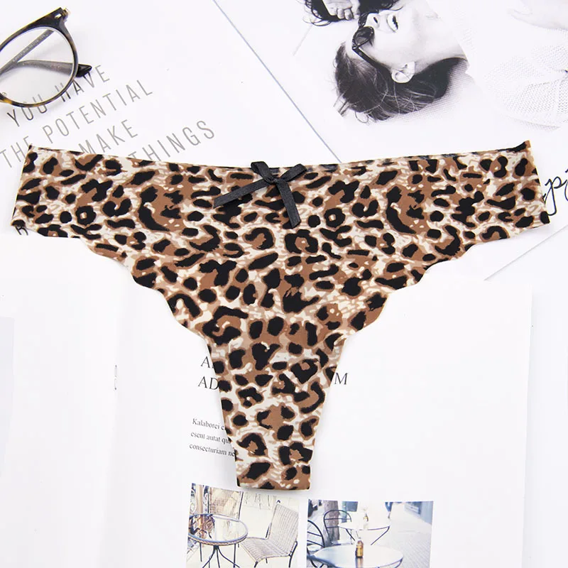 Underwear Women Panties Sexy Thong Leopard Print Solid Color European American Style Low-waist Pure Cotton Briefs Breathable
Underwear Women Panties Sexy Thong Leopard Print Solid Color European American Style Low-waist Pure Cotton Briefs Breathable