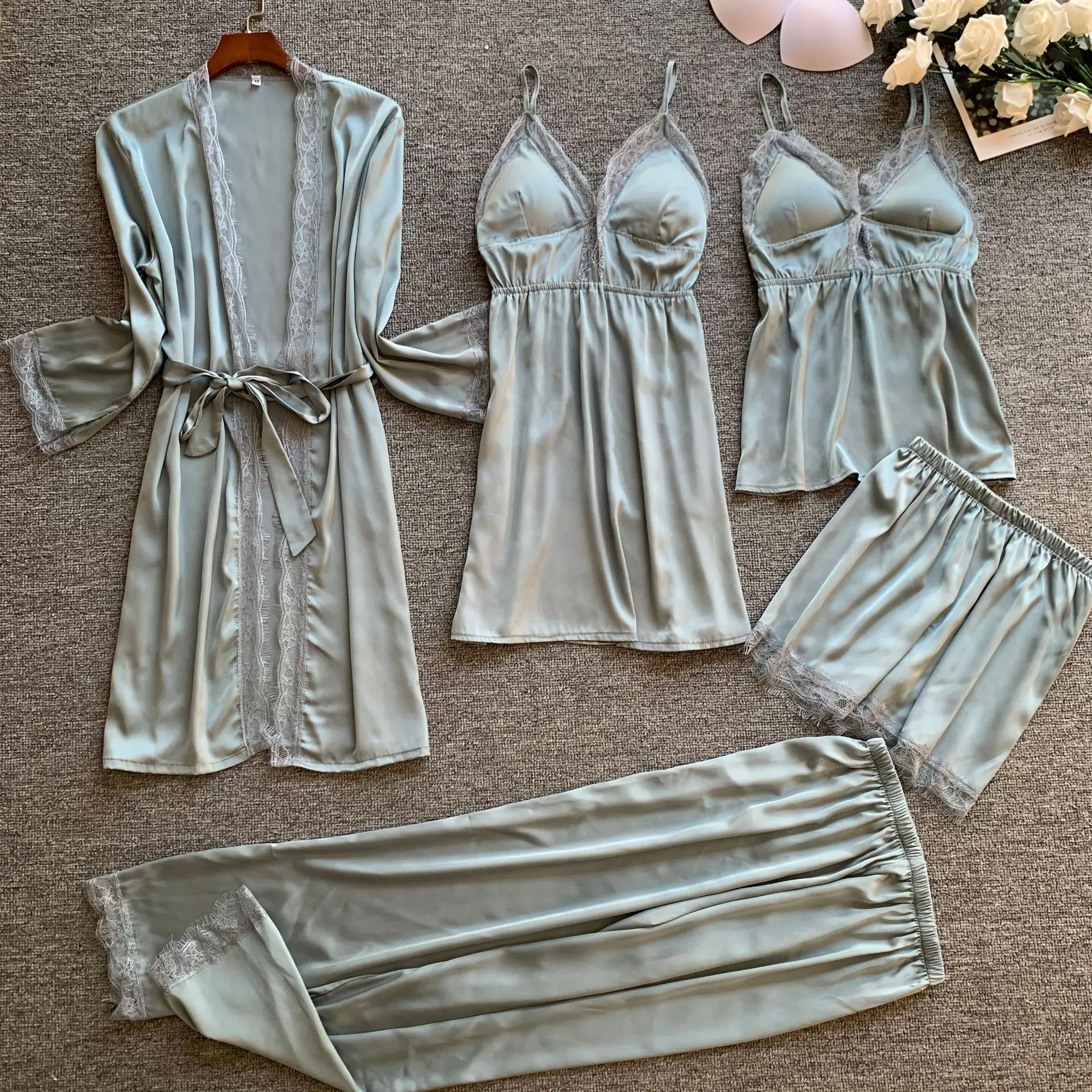 2020 Women Pajamas Sets Satin Sleepwear 5 Pieces Pyjamas Sexy Lace Sleep Lounge Sleeveless Pijama Silk Nightwear Chest Pads
2020 Women Pajamas Sets Satin Sleepwear 5 Pieces Pyjamas Sexy Lace Sleep Lounge Sleeveless Pijama Silk Nightwear Chest Pads