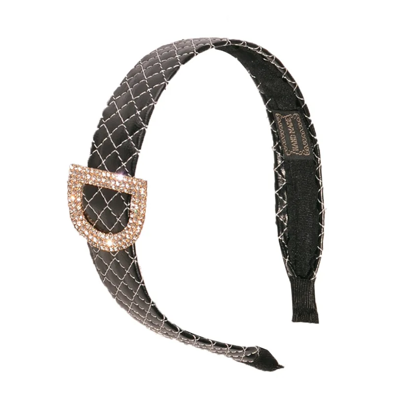 European and American new lattice leather rhinestone headband D-shaped French simple crystal headband wear pressure hair
European and American new lattice leather rhinestone headband D-shaped French simple crystal headband wear pressure hair