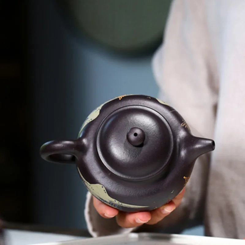 280cc Chinese Tea Pot Original Black Gold Sand Mud Painted Landscape Purple Sand Teapot Master Handmade Household Gong Fu Teaset
280cc Chinese Tea Pot Original Black Gold Sand Mud Painted Landscape Purple Sand Teapot Master Handmade Household Gong Fu Teaset