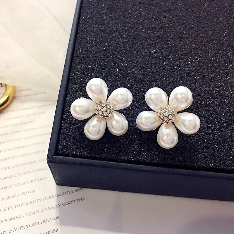 Pearl Sun Flower Pearl crystal retro silvery needle Earrings women's lovely sweet Earrings fashion exquisite jewelry
Pearl Sun Flower Pearl crystal retro silvery needle Earrings women's lovely sweet Earrings fashion exquisite jewelry