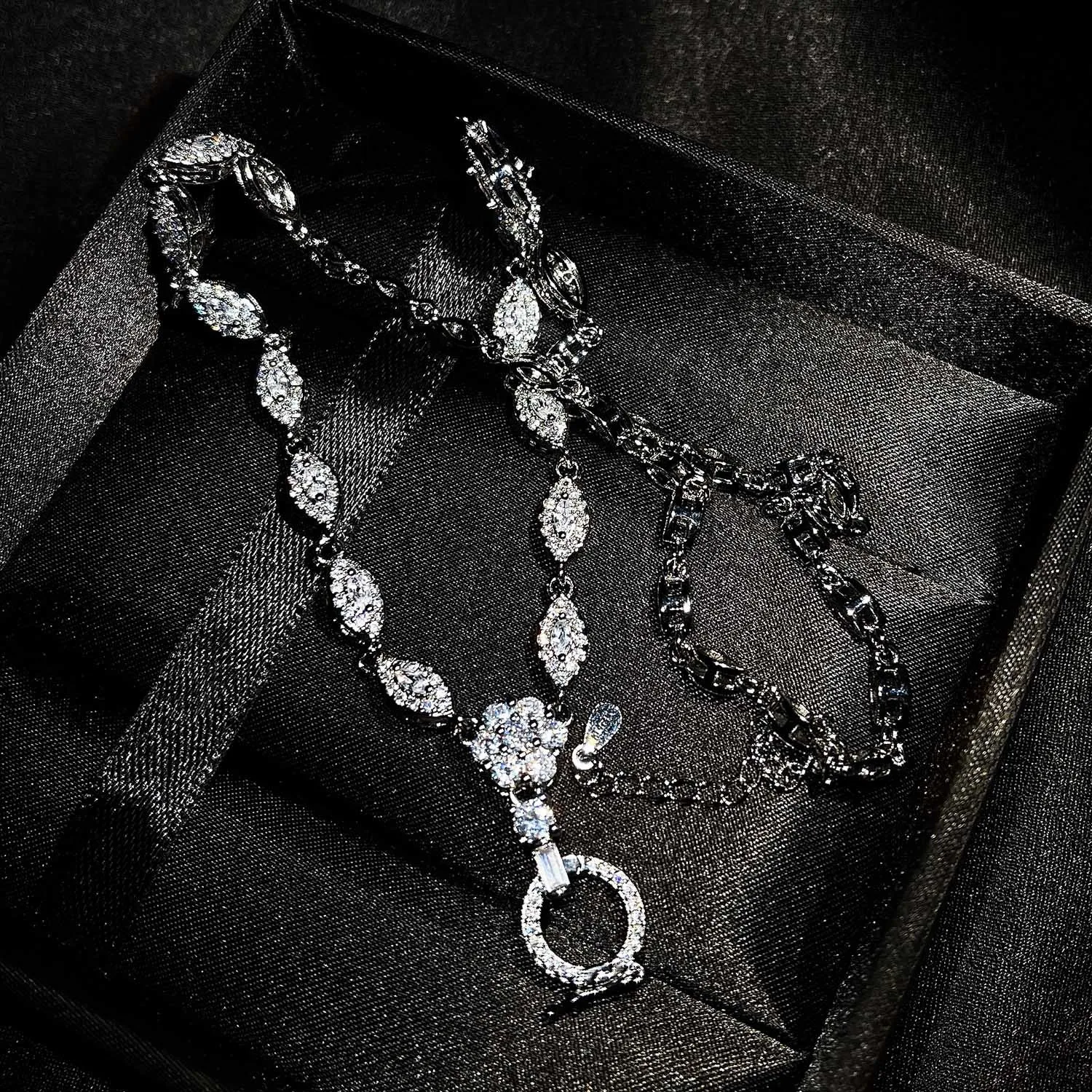 QTT Silver Color Link Chain Choker Necklace Women Flower Design Temperament Lady Necklace Fashion Neck Jewelry 
QTT Silver Color Link Chain Choker Necklace Women Flower Design Temperament Lady Necklace Fashion Neck Jewelry