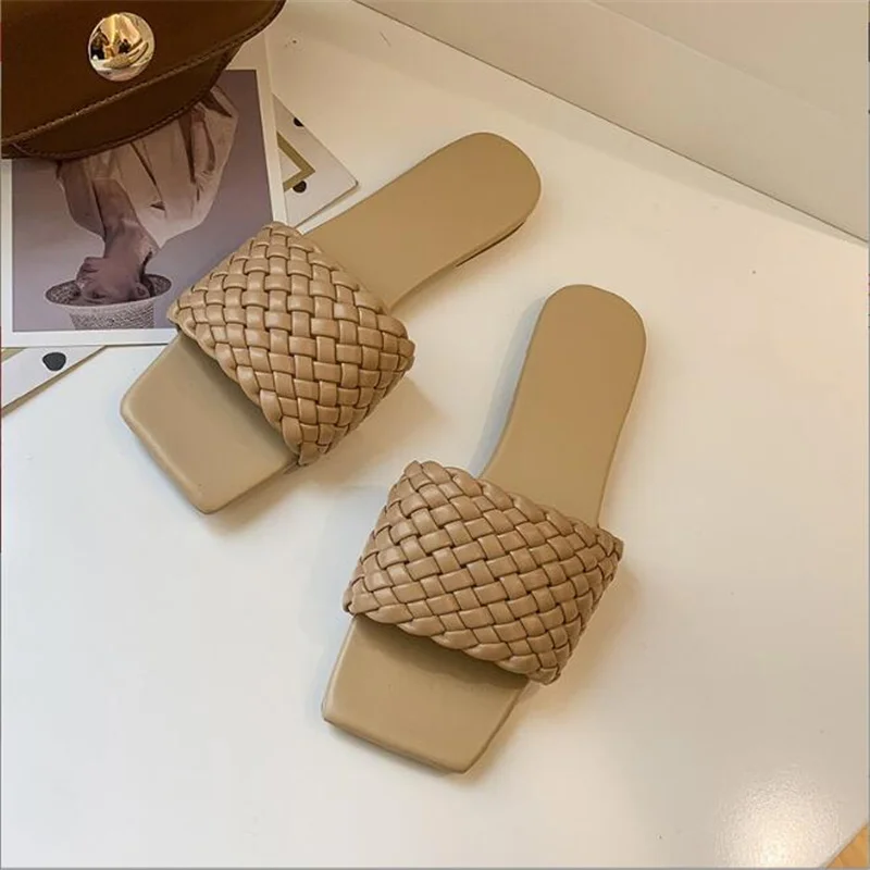 Summer Women Slippers Slip On Slides Fashion Lightweight women's sandals with braided straps Ladies slippers Beach shoes 35-42
Summer Women Slippers Slip On Slides Fashion Lightweight women's sandals with braided straps Ladies slippers Beach shoes 35-42