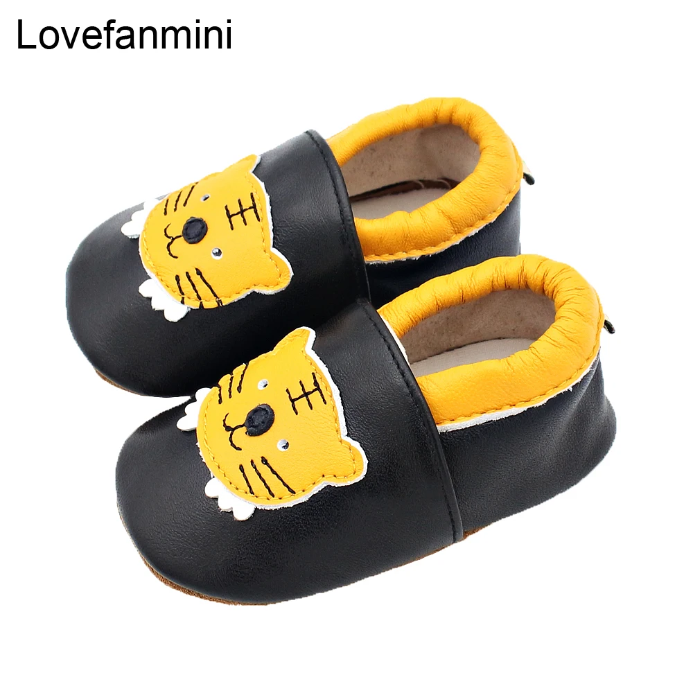 Мокасины детские из мягкой натуральной овечьей кожи, тапочки для первых шагов, нескользящая обувь с тигром для маленьких мальчиков и девоче...
Мокасины детские из мягкой натуральной овечьей кожи, тапочки для первых шагов, нескользящая обувь с тигром для маленьких мальчиков и девоче...