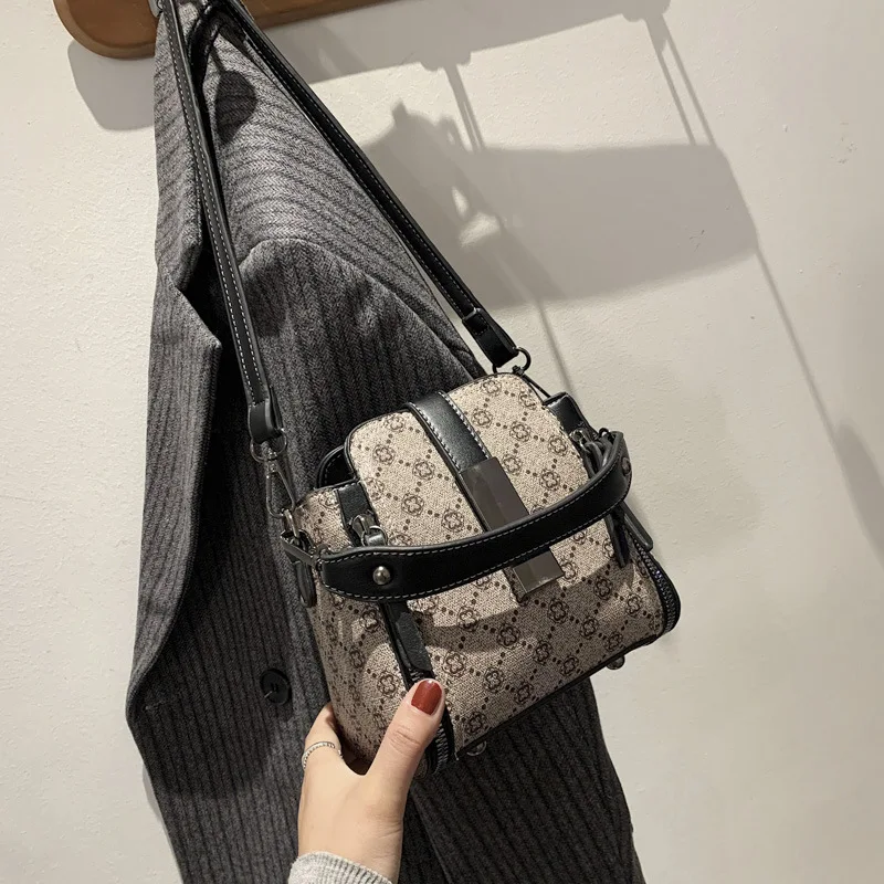 Модная женская сумка-мешок для переноски, новинка весны 2021, модная сумка-мессенджер на одно плечо в Корейском стиле
Модная женская сумка-мешок для переноски, новинка весны 2021, модная сумка-мессенджер на одно плечо в Корейском стиле