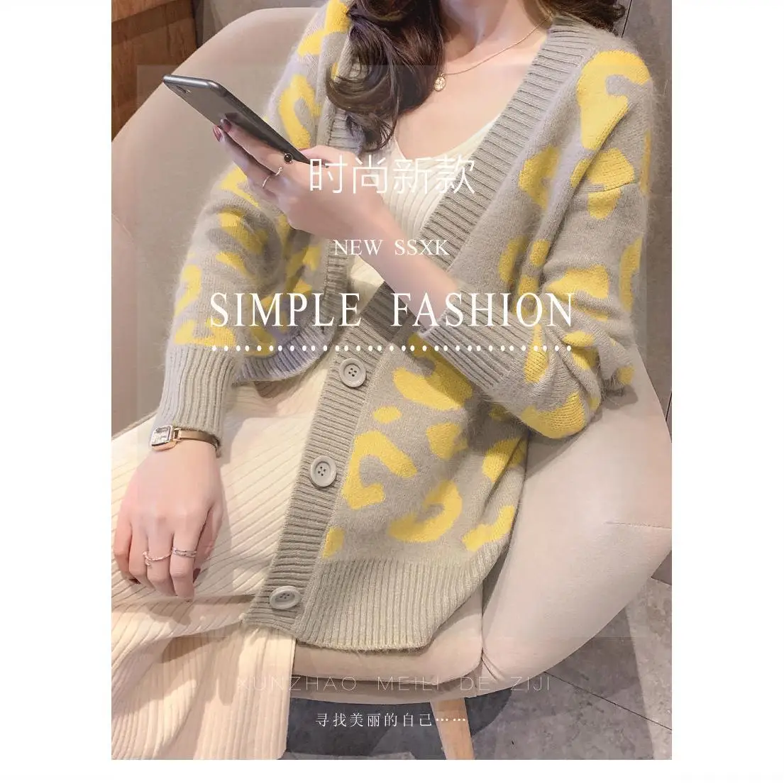 2021 spring new lazy style T-shirt women's cardigan loose leopard print sweater coat with top tide
2021 spring new lazy style T-shirt women's cardigan loose leopard print sweater coat with top tide