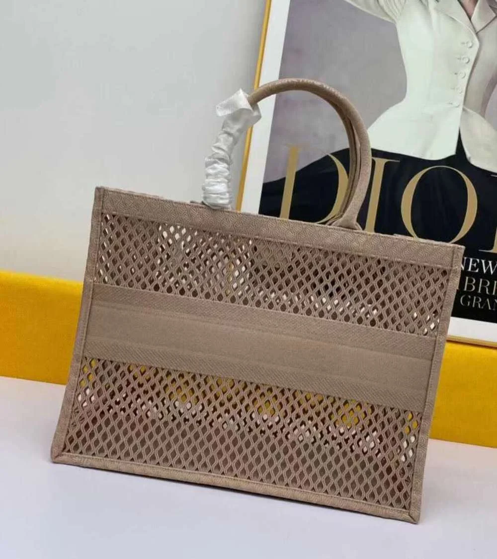 2021 new hollow woven large capacity ladies fashion handbag embroidered beach bag purses and handbags luxury designer
2021 new hollow woven large capacity ladies fashion handbag embroidered beach bag purses and handbags luxury designer