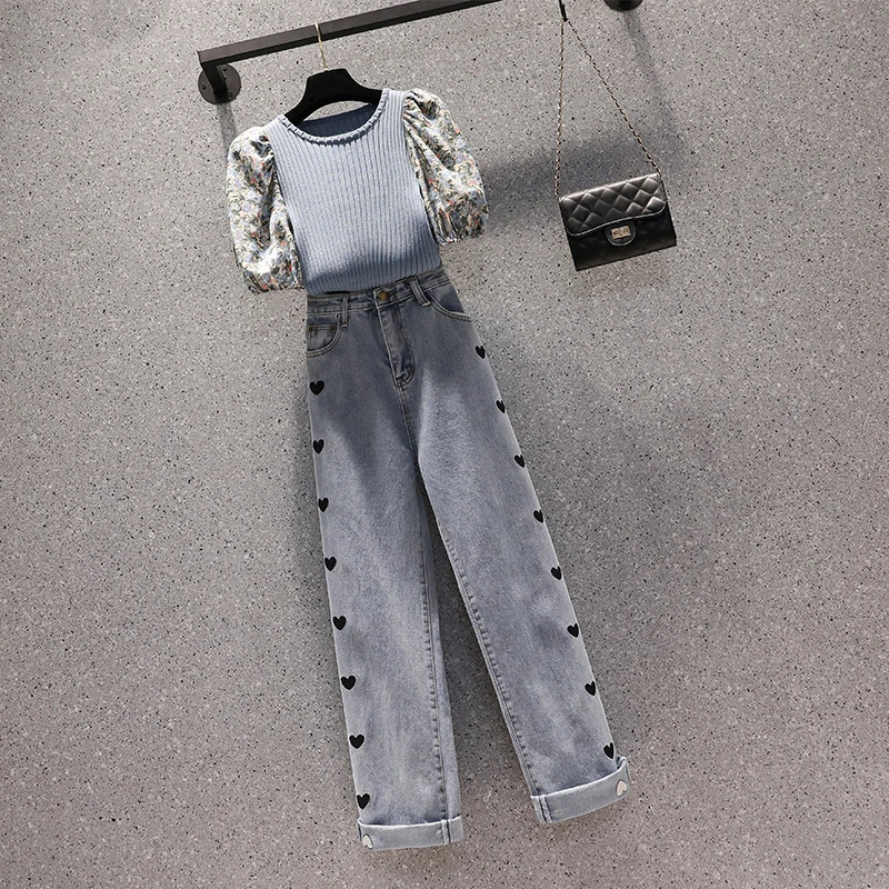 2021 Summer Women Pullover Flower print Short Sleeve knitting T-Shirt Tops + Jeans 2pcs Sets High waist Wide Leg Pants Suits big
2021 Summer Women Pullover Flower print Short Sleeve knitting T-Shirt Tops + Jeans 2pcs Sets High waist Wide Leg Pants Suits big